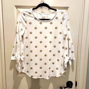 Casual and comfortable top with sleeve cut-out detail. Size: Small